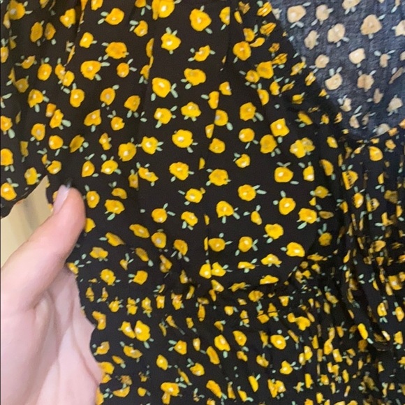 NWT Pacsun black and yellow print top - Picture 5 of 6